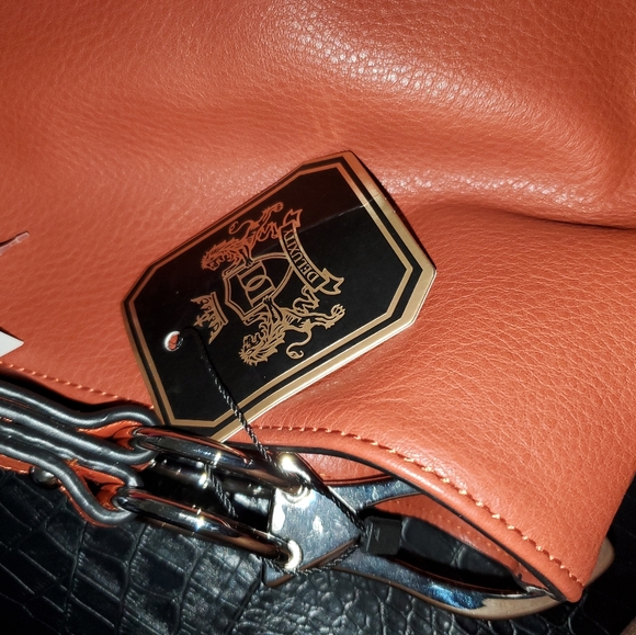 NEW Classic Shoulder Bag - Picture 2 of 5